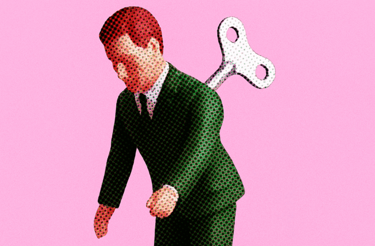 Ilustração digital em estilo pontilhado retrata um homem de terno verde com uma chave de corda nas costas, sobre fundo rosa, simbolizando trabalho automatizado.