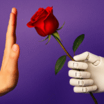 Mão humana rejeita uma rosa oferecida por uma mão robótica, simbolizando a reação negativa dos usuários ao comportamento bajulador do ChatGPT após atualização da OpenAI.